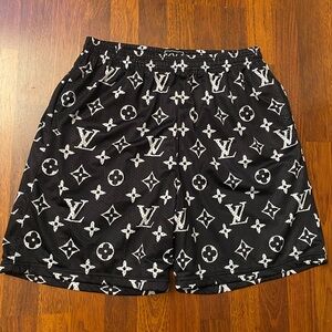 LV shorts - size XL